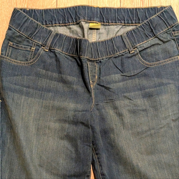 Old Navy Maternity Plus 18 XXL 2X Bootcut Jeans Boot Leg Denim Pull On - Picture 2 of 5